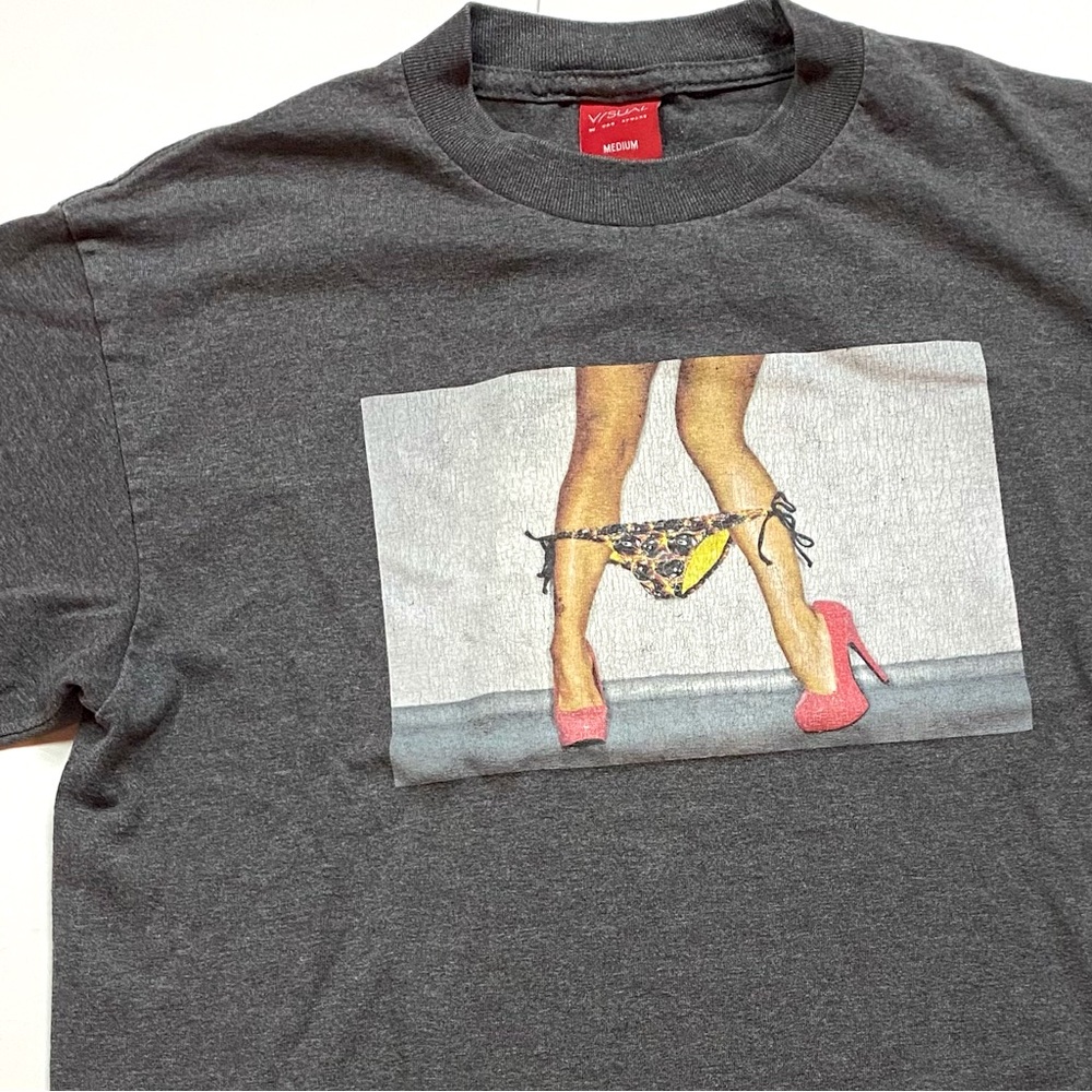 👚TEE-rrific VISUAL BY VAN STYLES BIKINI HOT LEGS RED HEELS HEATHER GRAY TEE MED